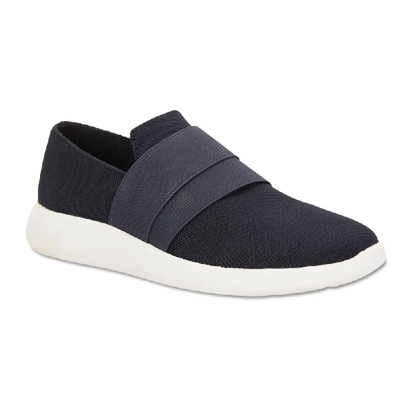 Guide Sneaker in Navy Fabric