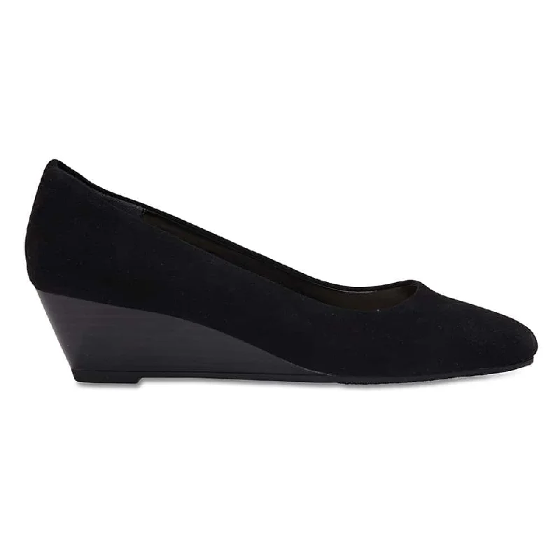 Henry Heel in Black Suede