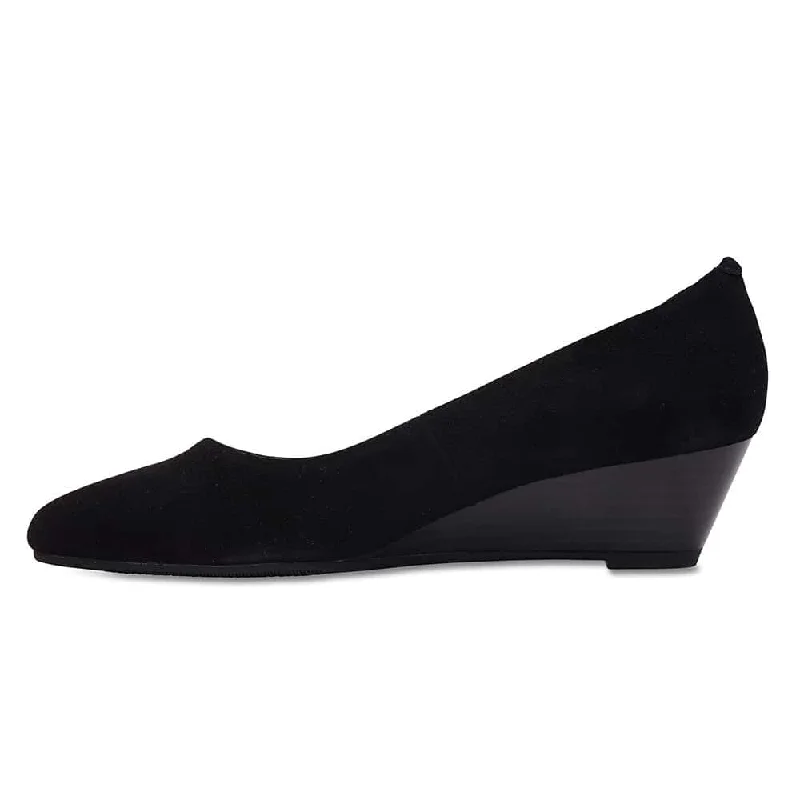 Henry Heel in Black Suede