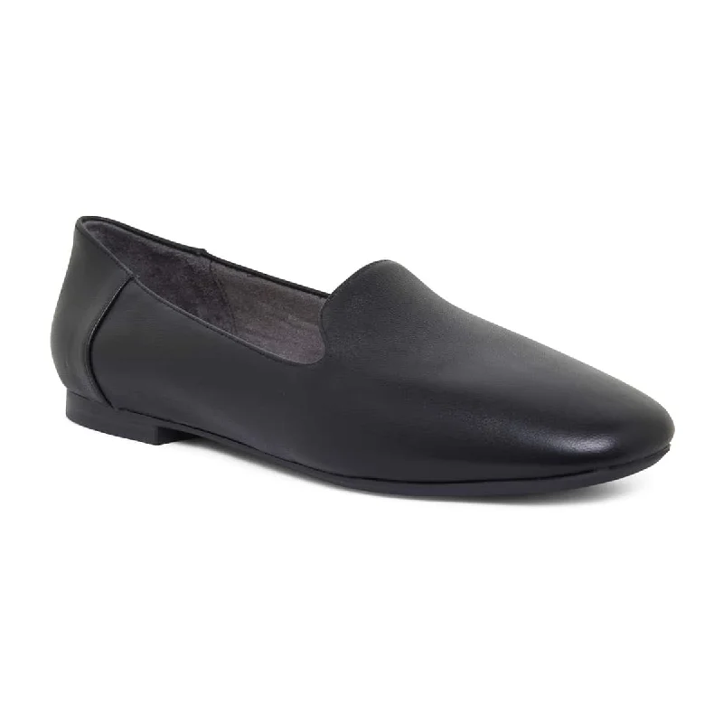 Hugo Flat in Black Leather