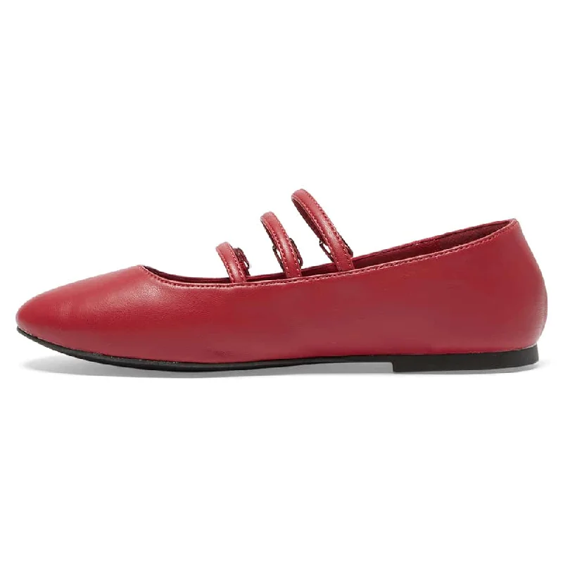 Leah Flat in Red Smooth