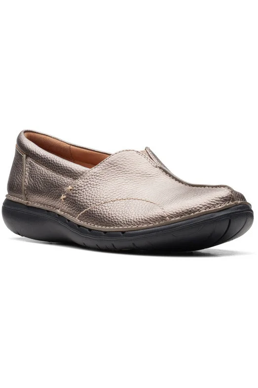 Clarks Un Loop Stride in Pebble Metalic